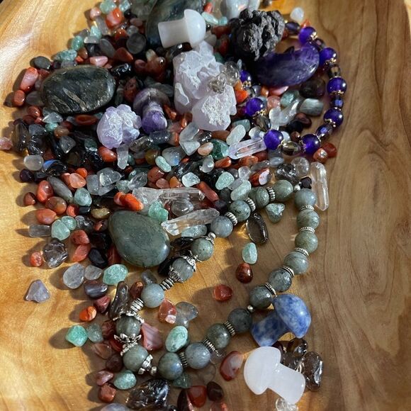 Crystal Confetti, Raw Fluorite, Bracelets, Labradorite Chips, Palms, Hearts - Picture 9 of 10